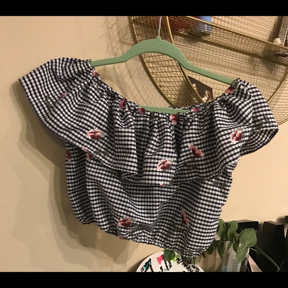 Brand new with tags off shoulder top - Picture 4 of 4